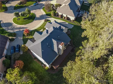 5773 Stone Lake Dr, Centerville, OH 45429 photo 3