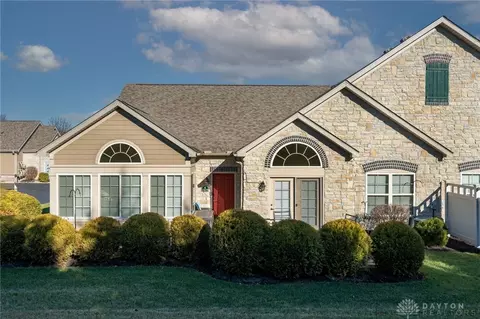 2425 Locust Hill Blvd, Beavercreek, OH 45431