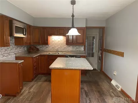 2220 S Burnett Rd, Springfield, OH 45505 photo 24