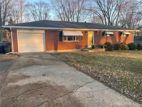 2220 S Burnett Rd, Springfield, OH 45505 photo 2