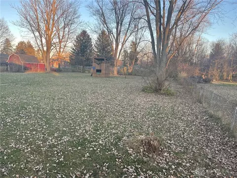 2220 S Burnett Rd, Springfield, OH 45505 photo 5