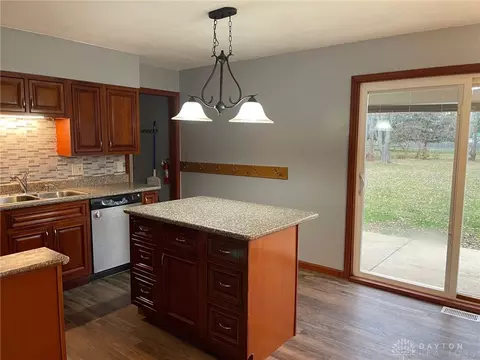 2220 S Burnett Rd, Springfield, OH 45505 photo 23