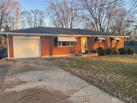 2220 S Burnett Rd, Springfield, OH 45505 photo 3