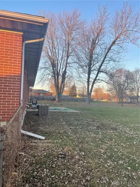 2220 S Burnett Rd, Springfield, OH 45505 photo 6