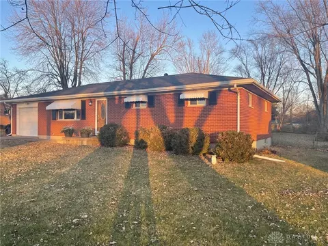 2220 S Burnett Rd, Springfield, OH 45505 photo 4