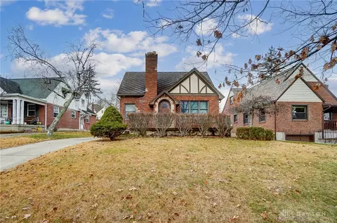 2523 Roanoke Ave, Oakwood, OH 45419