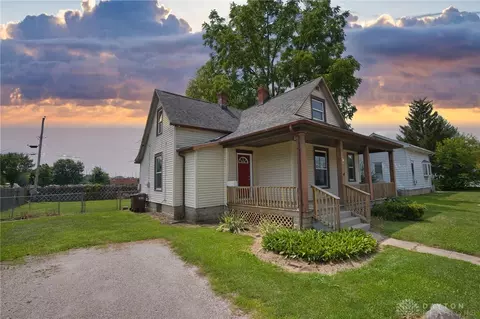 34 E Dayton Dr, Fairborn, OH 45324