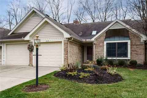 6670 Golf Green Dr, Centerville, OH 45459