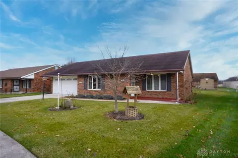 1257 Waterbury Pl, Troy, OH 45373