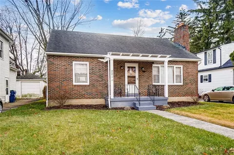 221 W Parkwood Ave, Springfield, OH 45506