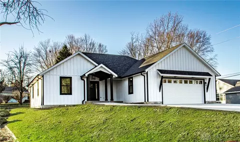 137 Lakengren Dr, Eaton, OH 45320