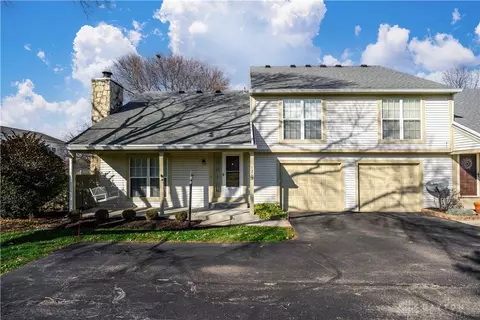 1203 Governors Square Dr, Washington Township, OH 45458