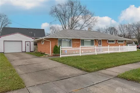 5200 Pocono Dr, Huber Heights, OH 45424