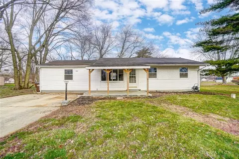 1048 Poinciana Dr, Carlisle, OH 45005