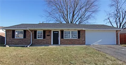 1972 Fair Oaks Dr, Sidney, OH 45365