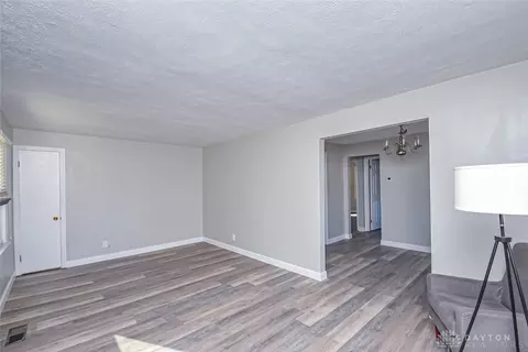 316 Schuyler Dr, Kettering, OH 45429 photo 3