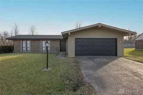 7620 Tuscola Dr, Dayton, OH 45426
