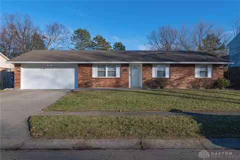 7300 Kirkview Dr, Huber Heights, OH 45424