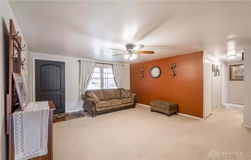  114 Silverstone Dr, Englewood, OH 45322 photo 2