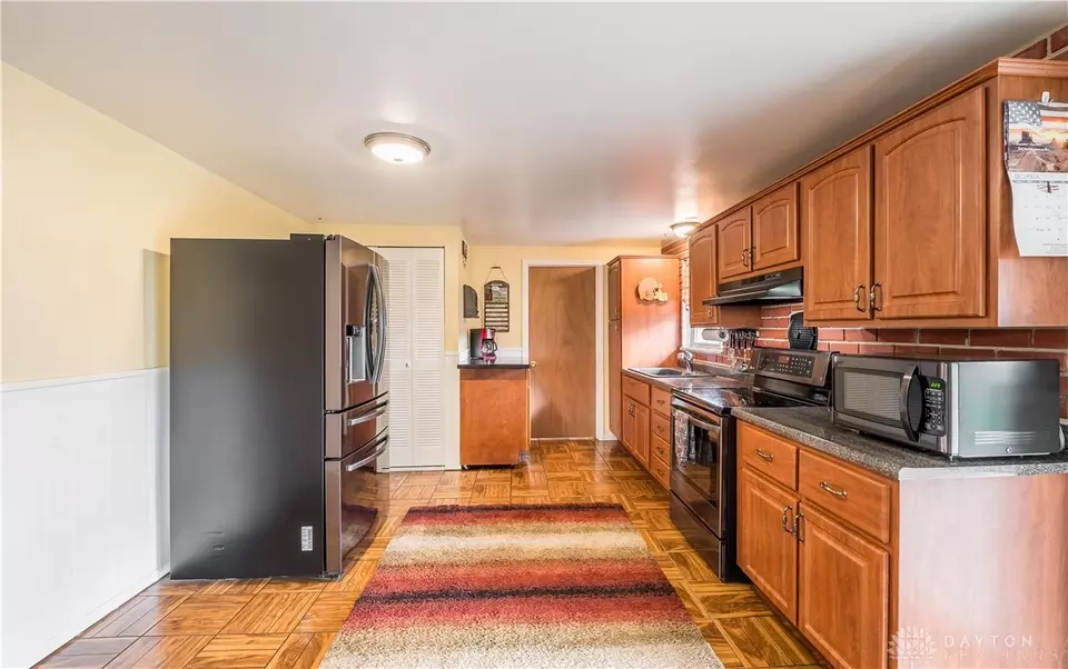  114 Silverstone Dr, Englewood, OH 45322 photo 3