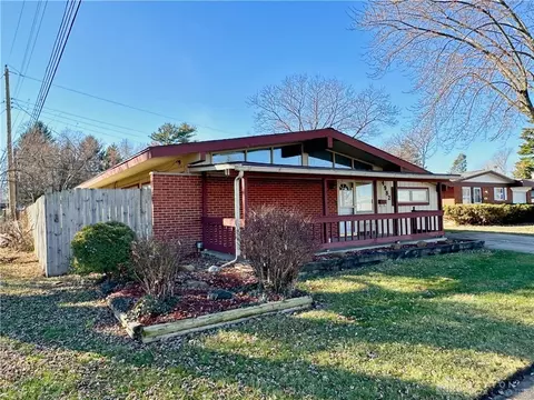 4982 Bayside Dr, Dayton, OH 45431