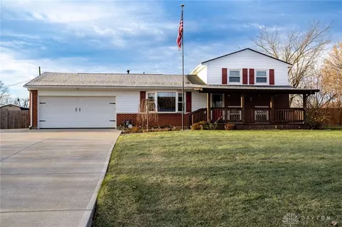 7461 Skylark Cir, Carlisle, OH 45005