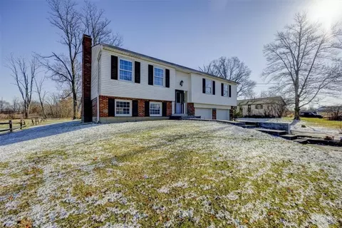 8170 Taffy Dr, West Chester, OH 45069