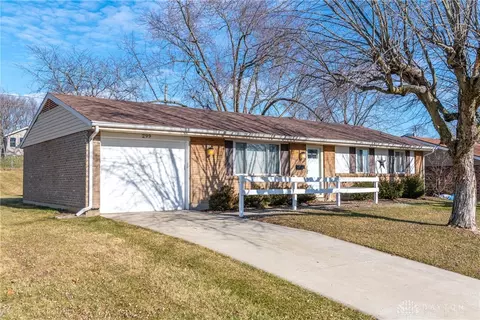299 Woodlawn Dr, Fairborn, OH 45324