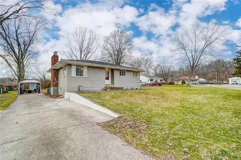 3694 Paris Dr, Moraine, OH 45439