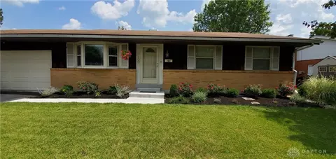 6400 Blossom Park Dr, West Carrollton, OH 45449