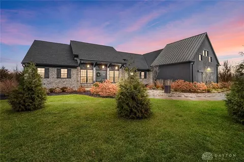 2402 Presley Ct, Lebanon, OH 45036