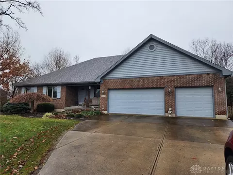 5809 Henderson Rd, Waynesville, OH 45068