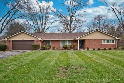 1083 Ceylon Cir, Beavercreek, OH 45430