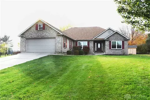 384 Greystone Dr, Centerville, OH 45458