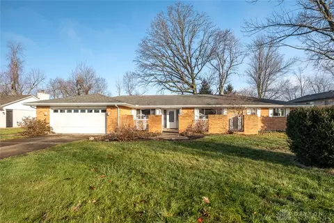 3558 Old Oaks Dr, Dayton, OH 45431