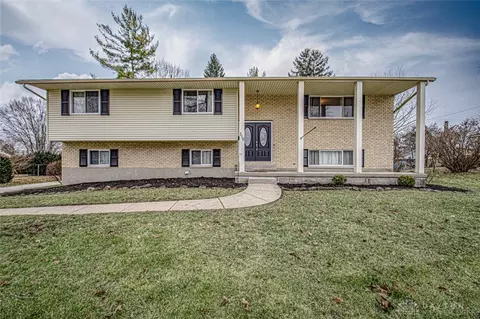 316 Magnolia Dr, Englewood, OH 45322