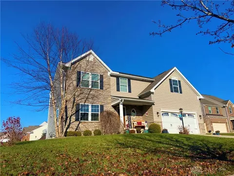 1866 S Red Robin Dr, Xenia, OH 45385