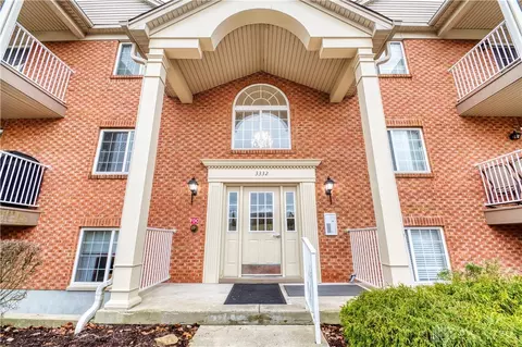 3332 Emerald Lakes Dr #332-1B, Cincinnati, OH 45211