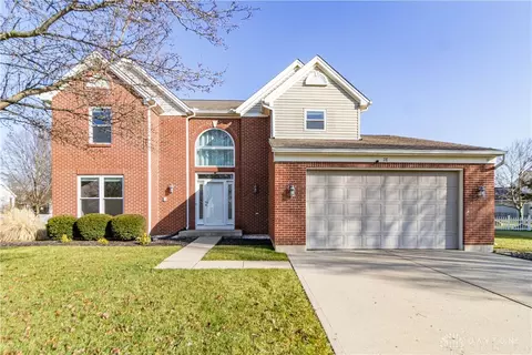 28 W Waterbury Dr, Springboro, OH 45066