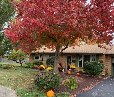 302 Doris Ct, Englewood, OH 45322