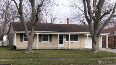 40 Laurelgrove Dr, Englewood, OH 45322