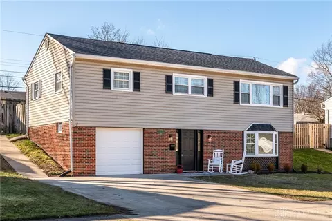 2813 Blackhawk Rd, Kettering, OH 45420