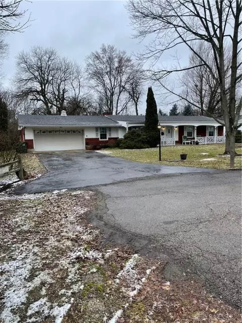 1310 E Greenview Dr, Miamisburg, OH 45342