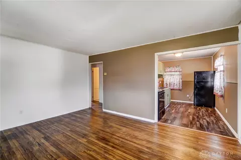635 S Burnett Rd, Springfield, OH 45505 photo 4