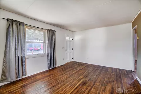 635 S Burnett Rd, Springfield, OH 45505 photo 2