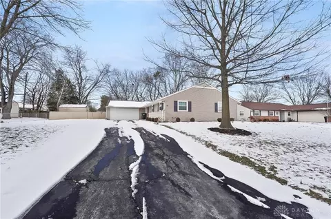 63 Coachman Dr, Centerville, OH 45458