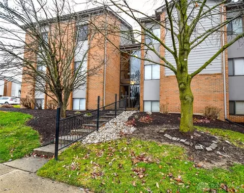 1112 Eagle Feather Cir #E, West Carrollton, OH 45449