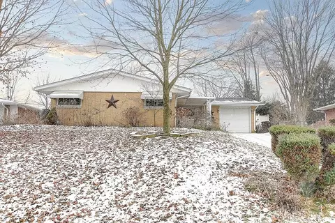 260 Shade Dr, Fairborn, OH 45324