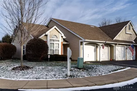 1105 Smugglers Way, Centerville, OH 45459