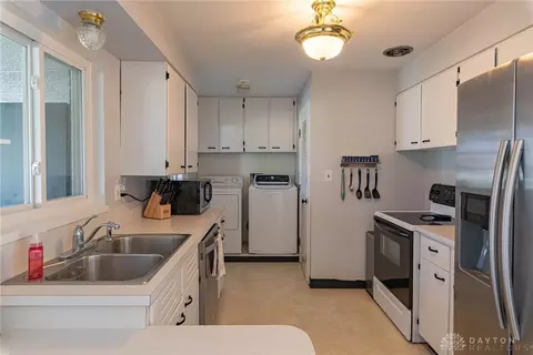 1051 Kenosha Rd, Kettering, OH 45429 photo 10